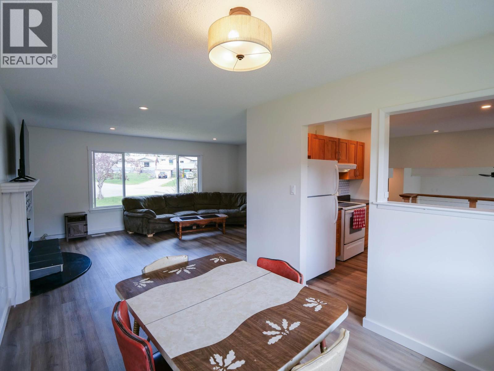 1324 MOFFAT AVENUE - 9