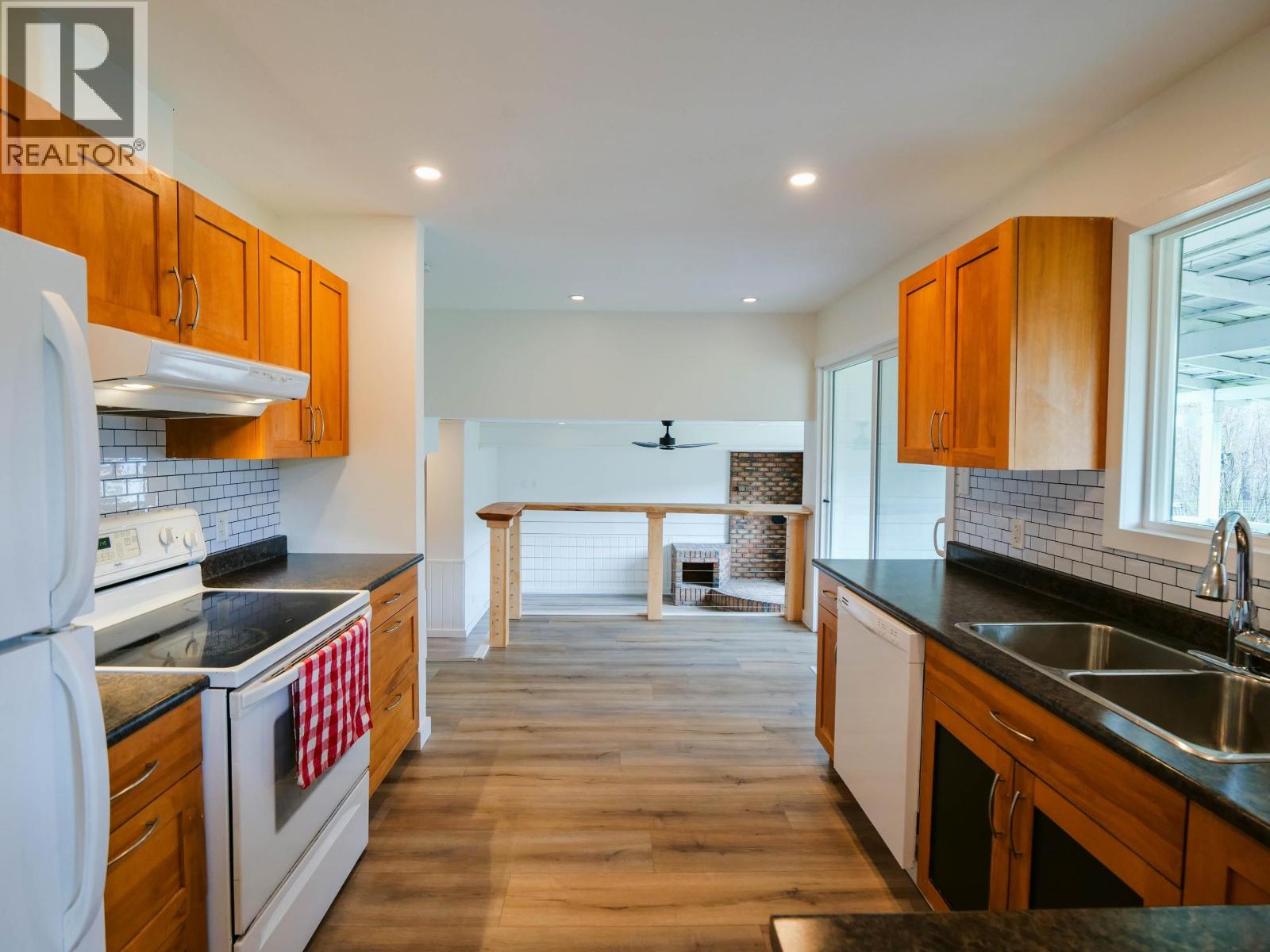 1324 MOFFAT AVENUE - Image 2