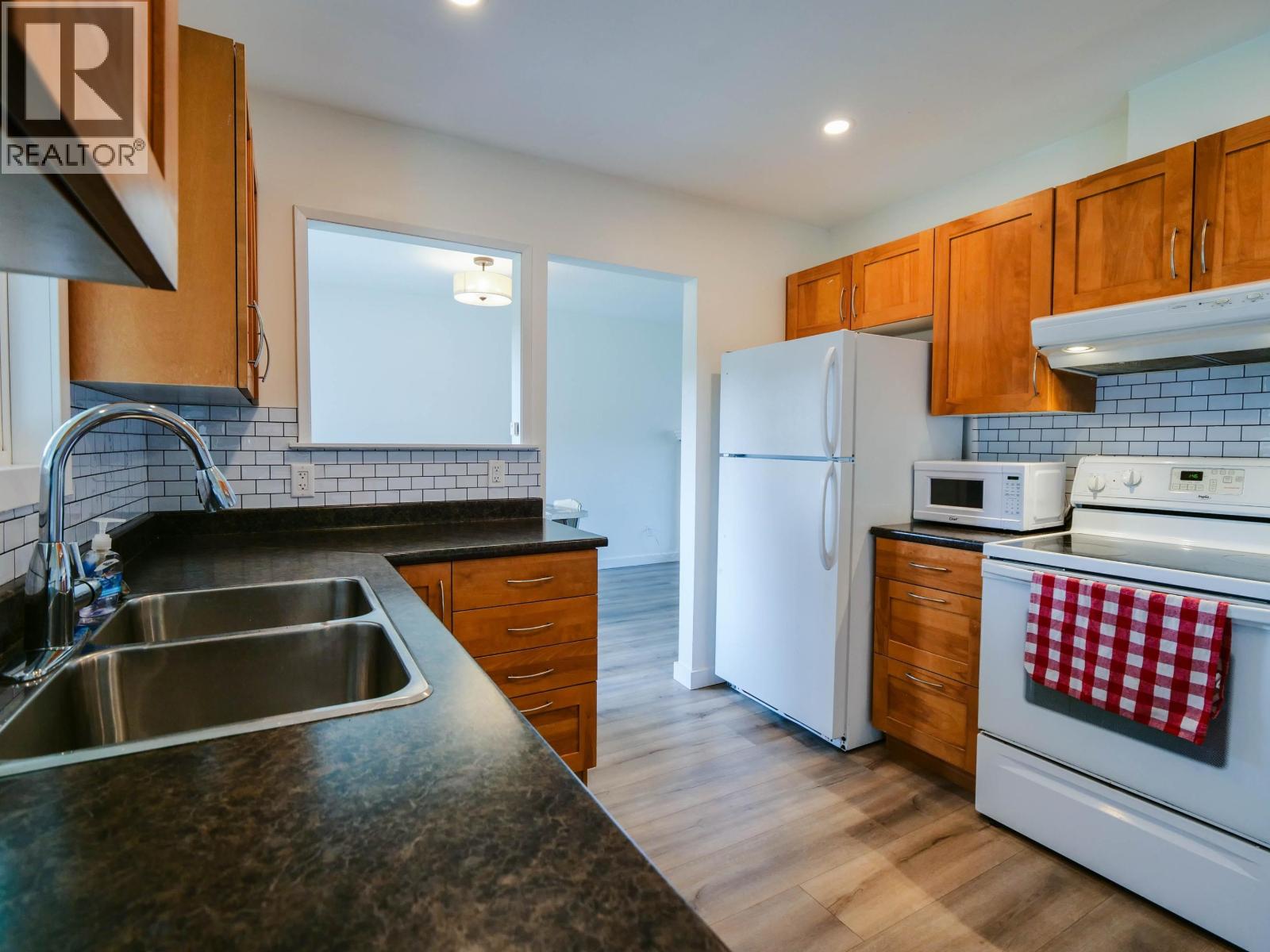 1324 MOFFAT AVENUE - 15