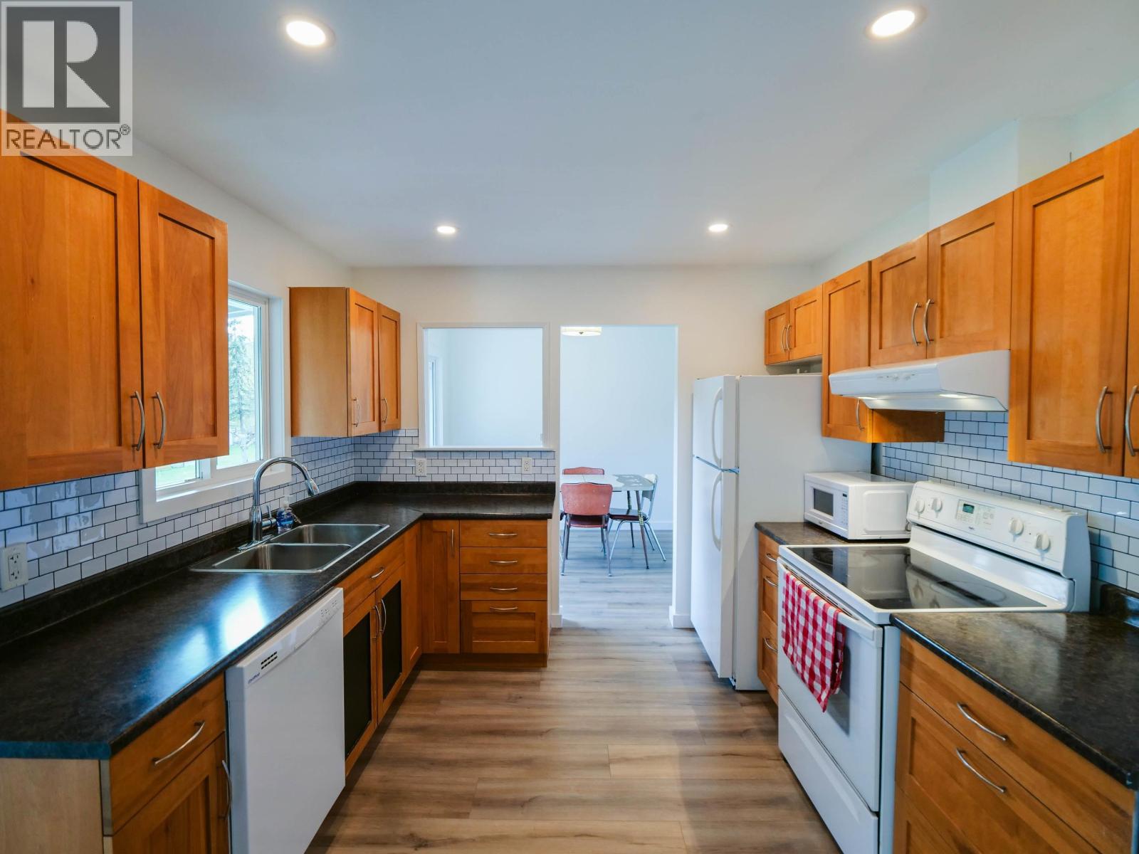 1324 MOFFAT AVENUE - 12