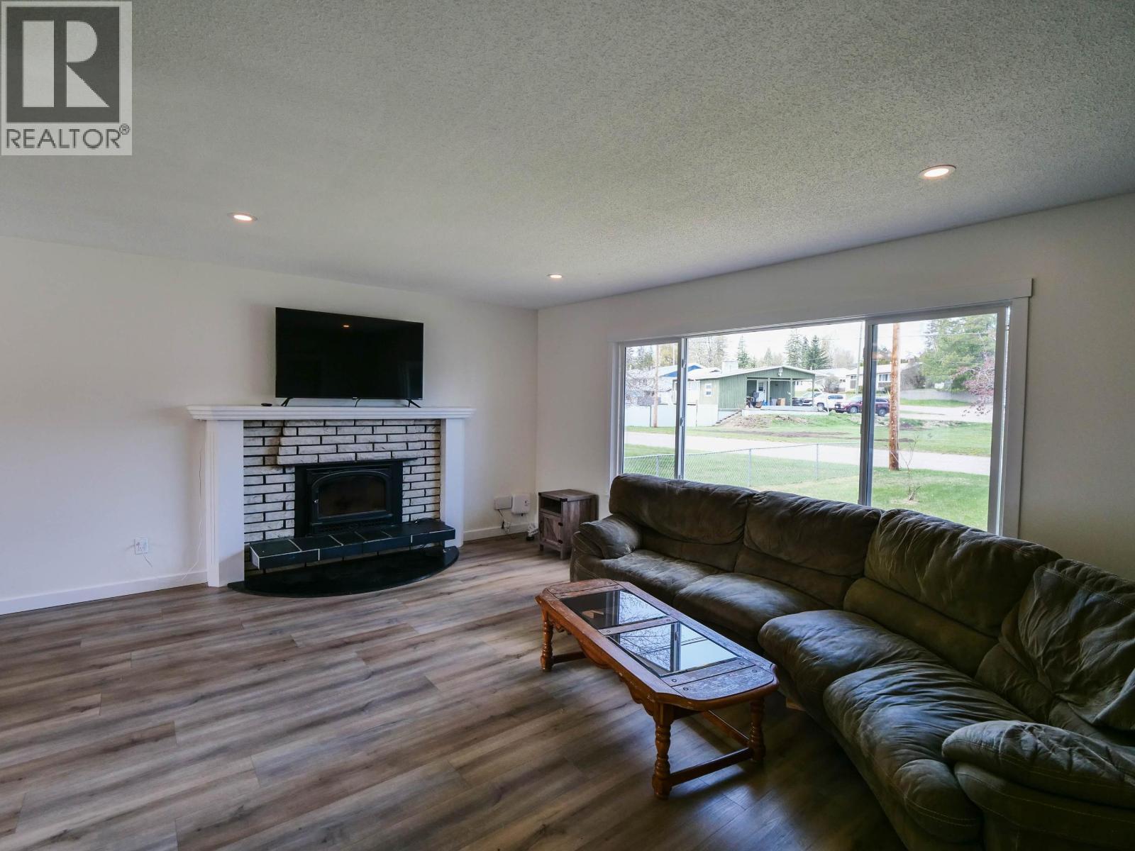 1324 MOFFAT AVENUE - 6