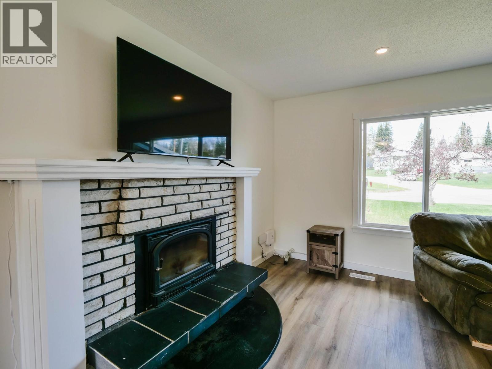 1324 MOFFAT AVENUE - 7