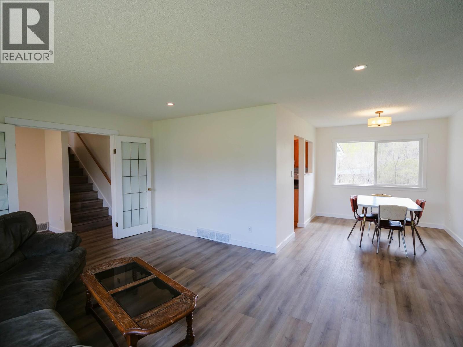 1324 MOFFAT AVENUE - 8