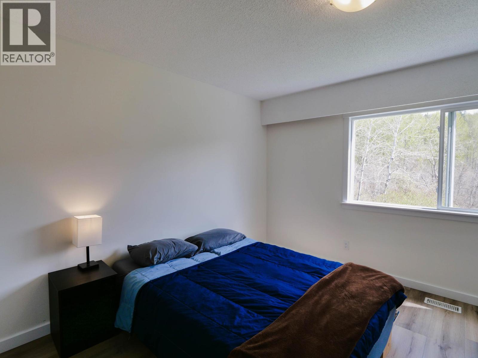 1324 MOFFAT AVENUE - 26