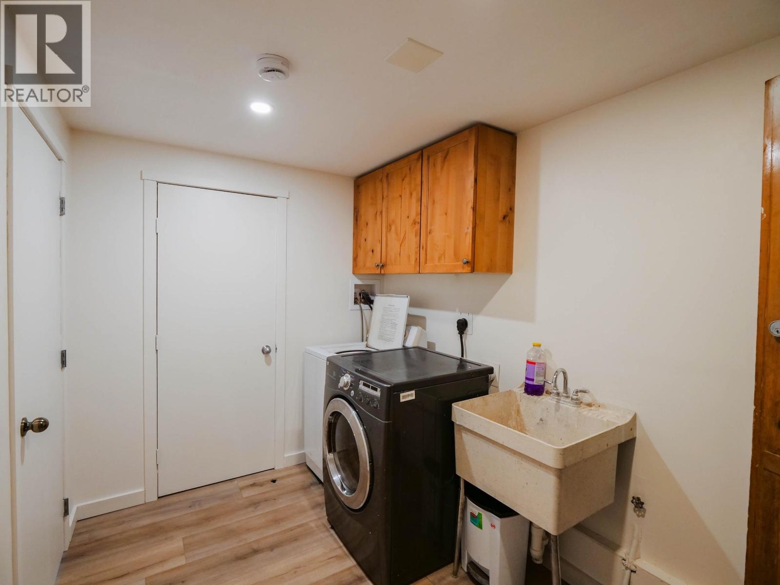 1324 MOFFAT AVENUE - 21