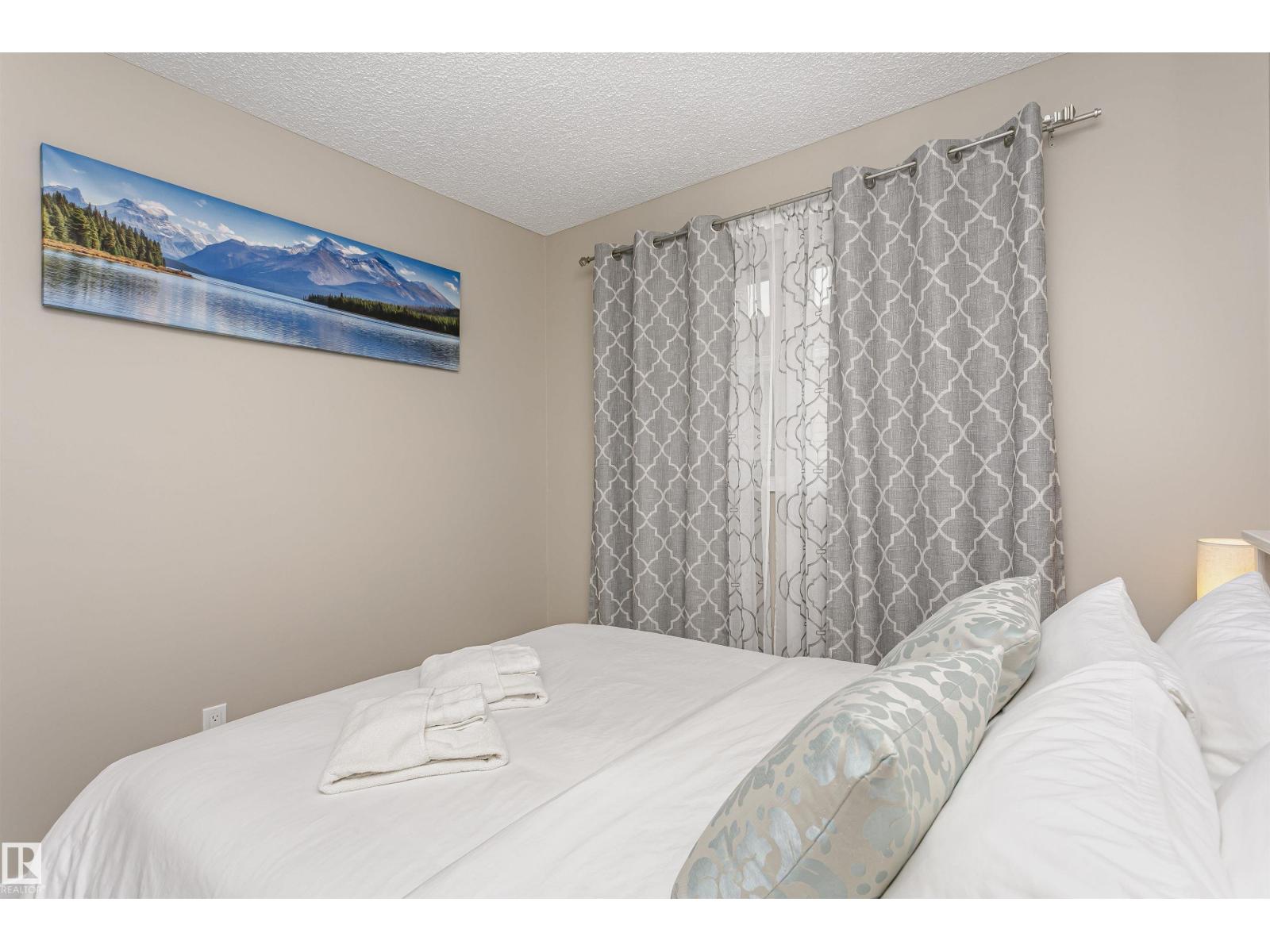 9831 185 ST NW - 40