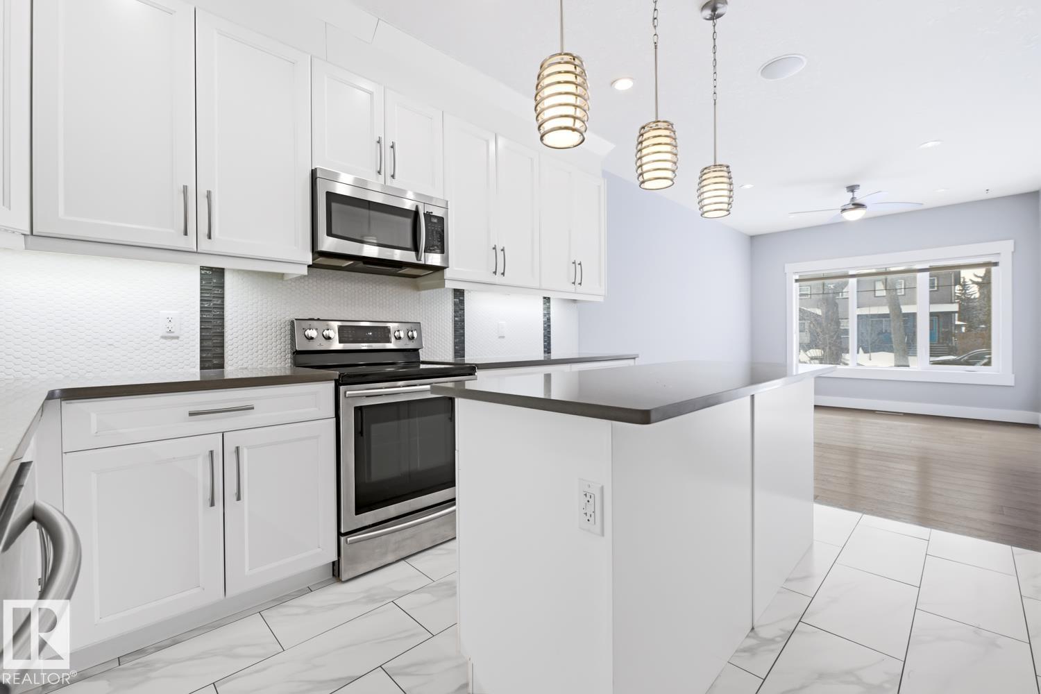 8144 78 AV NW - 18