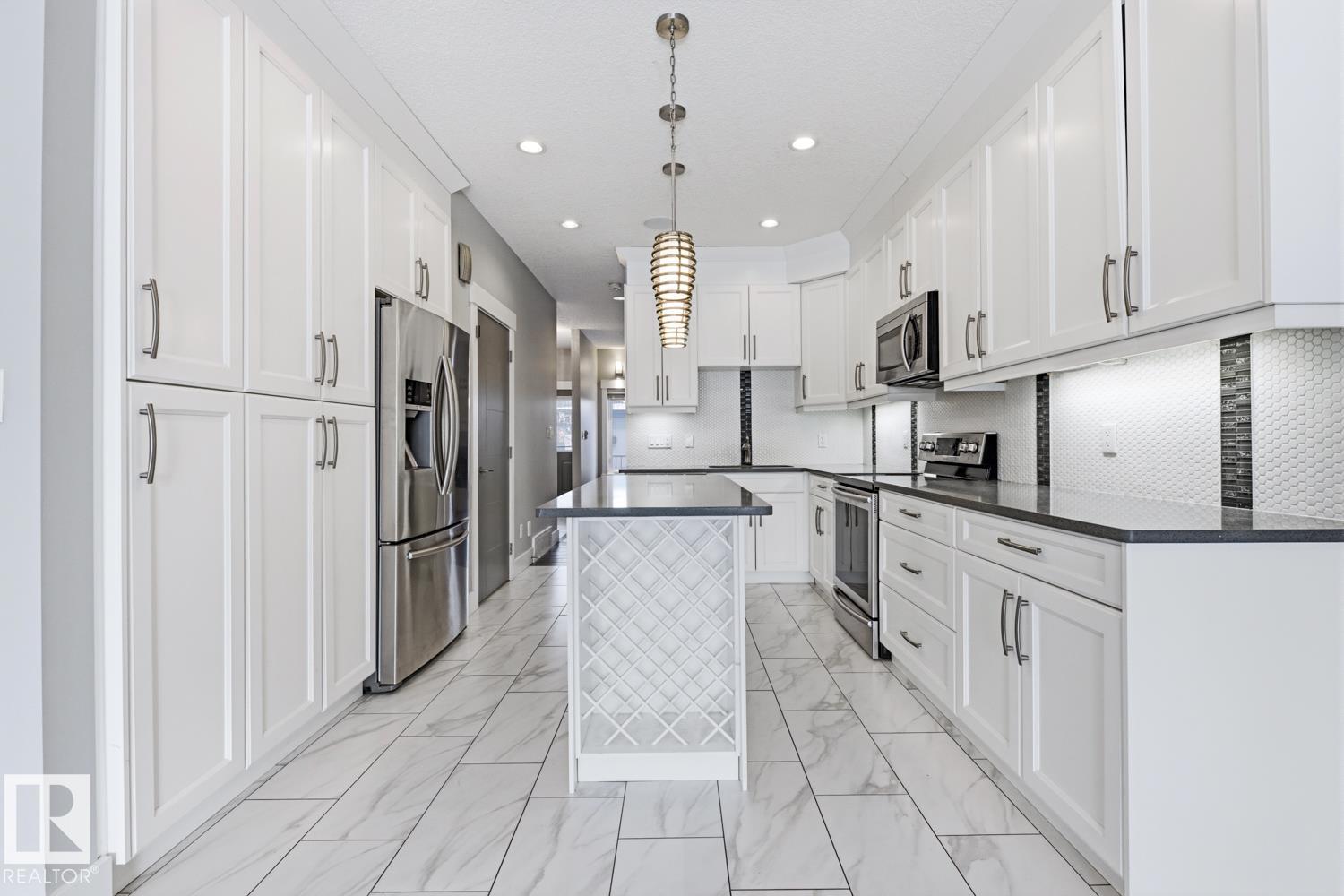 8144 78 AV NW - 14