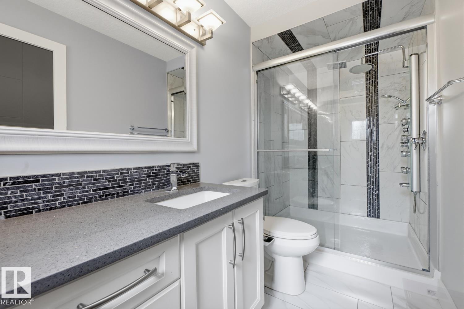 8144 78 AV NW - 32