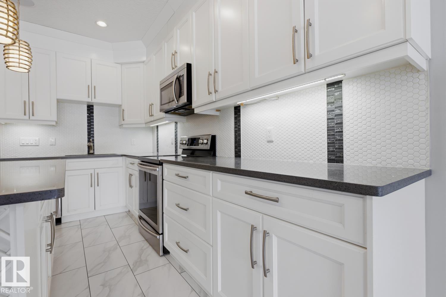 8144 78 AV NW - 17