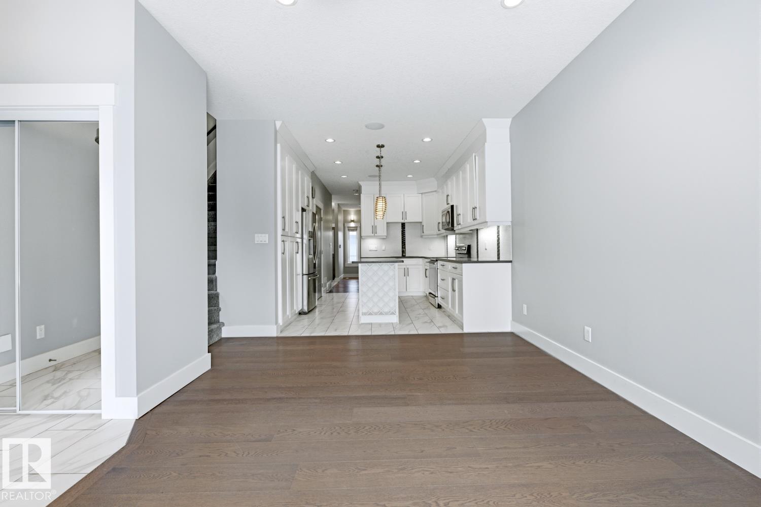 8144 78 AV NW - 12