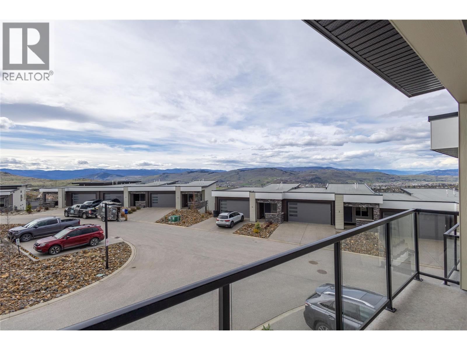 #18 1000 Mt. Robson Place - 17