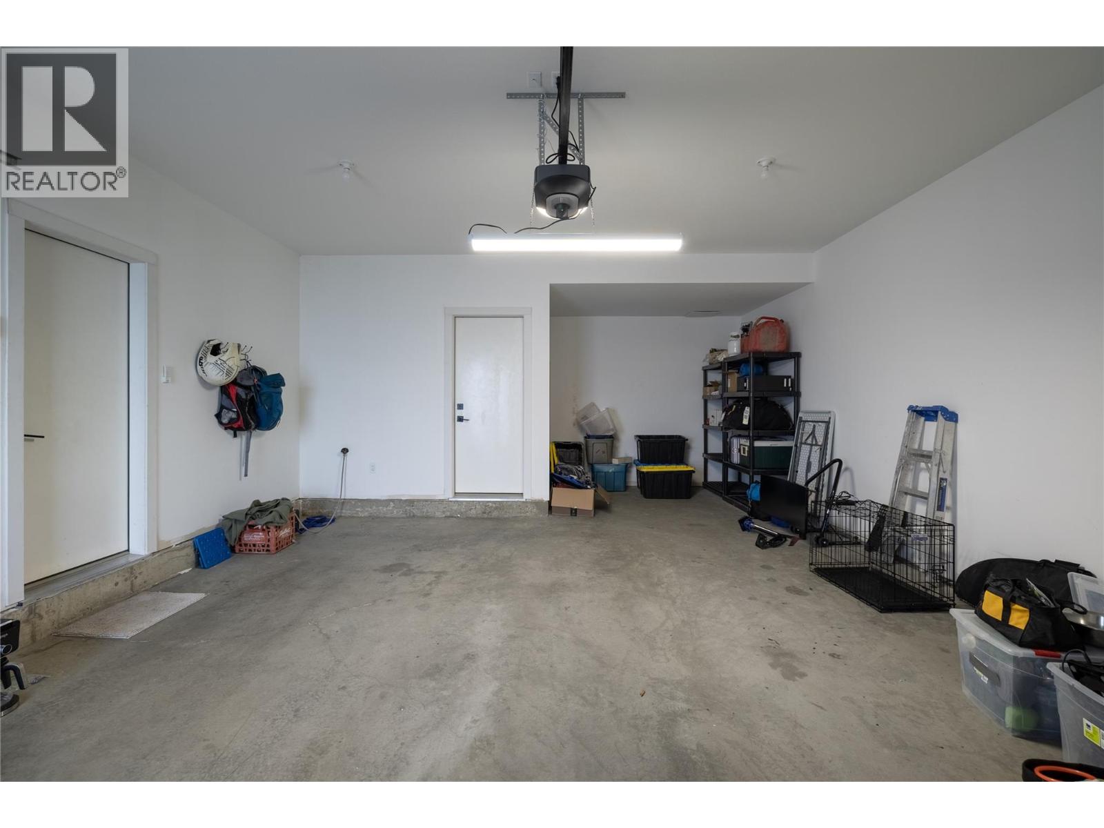 #18 1000 Mt. Robson Place - 34