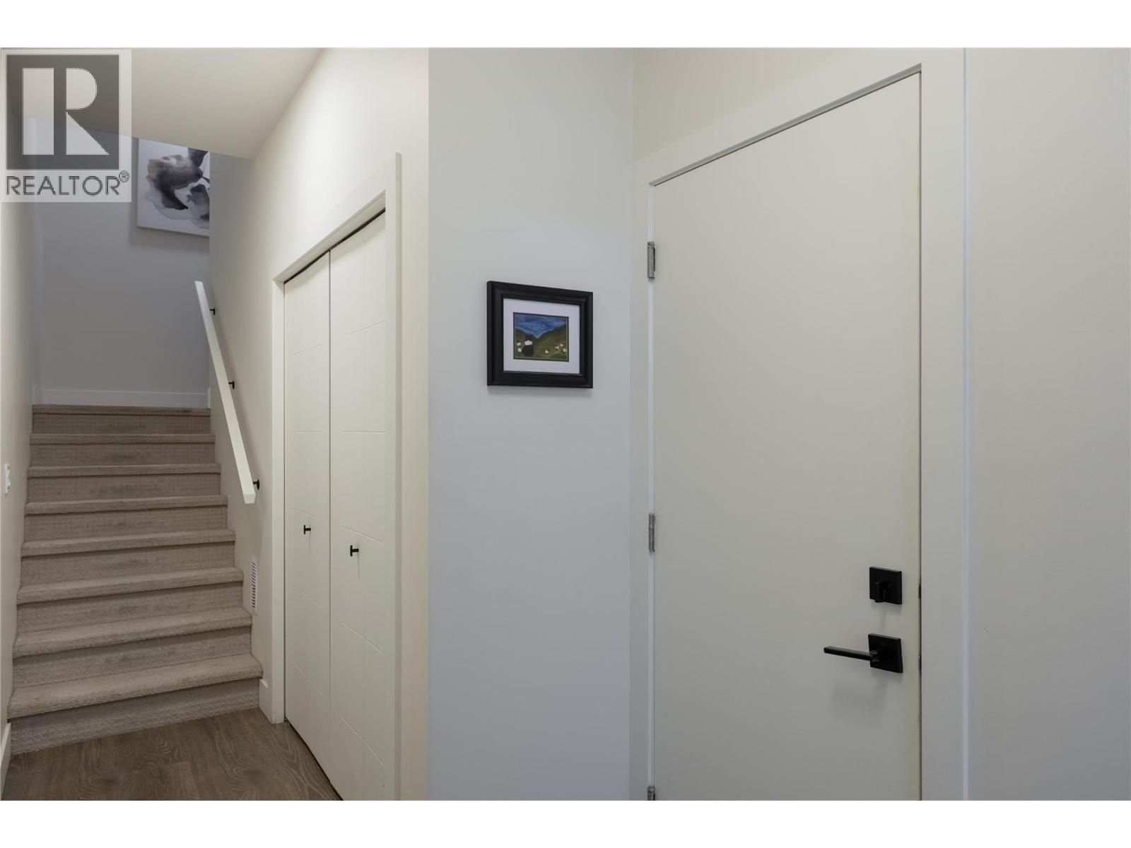 #18 1000 Mt. Robson Place - 33