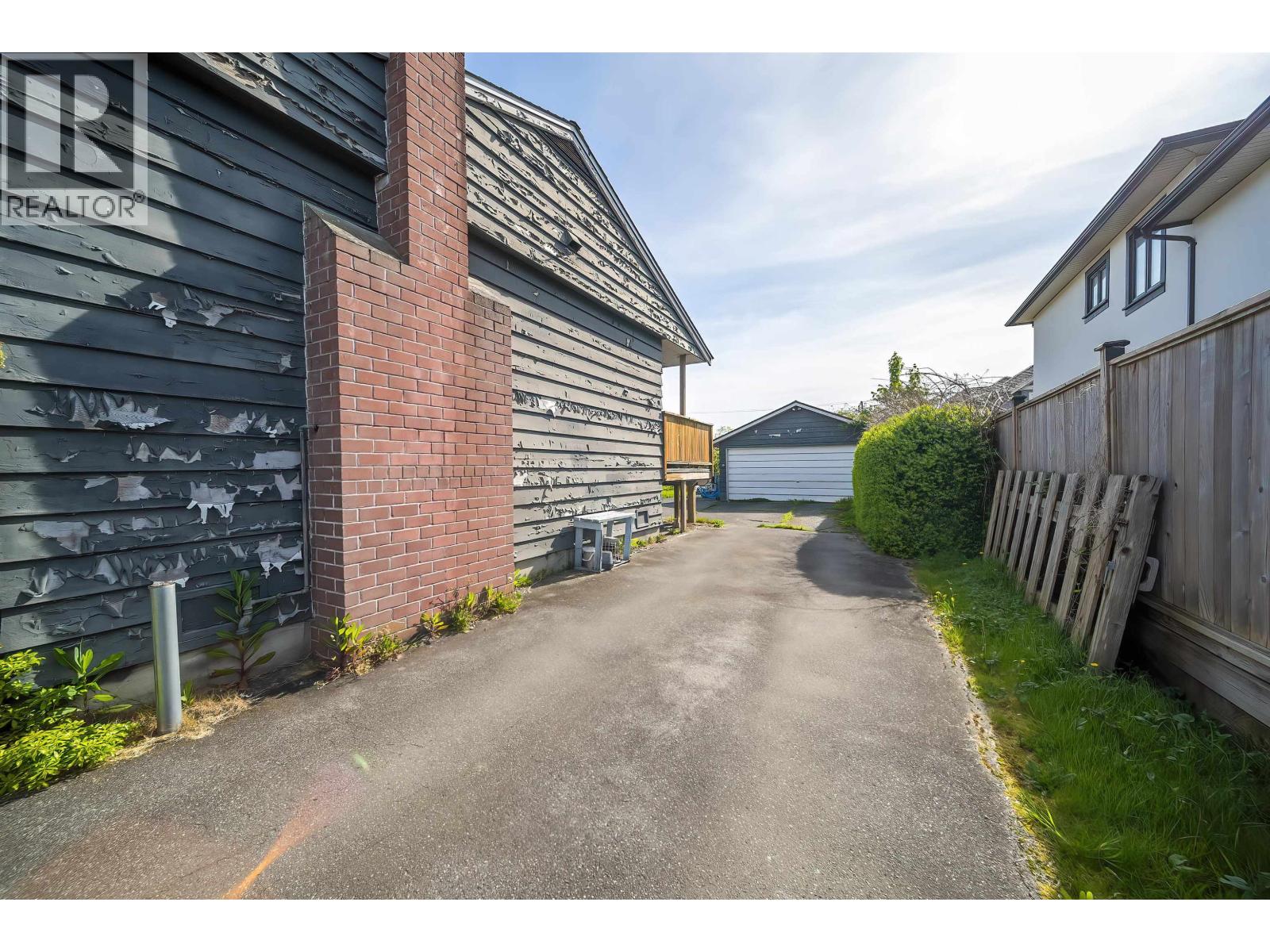 3 Bed, 2 Bath House for Sale in Richmond – 9891 PINEWELL CRESCENT, Richmond - Image 6