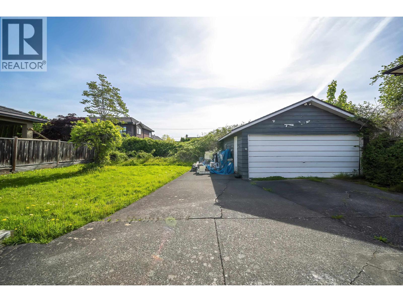 3 Bed, 2 Bath House for Sale in Richmond – 9891 PINEWELL CRESCENT, Richmond - Image 8