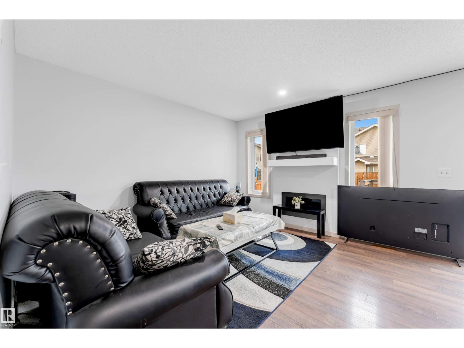 3048 16 AV NW, Edmonton