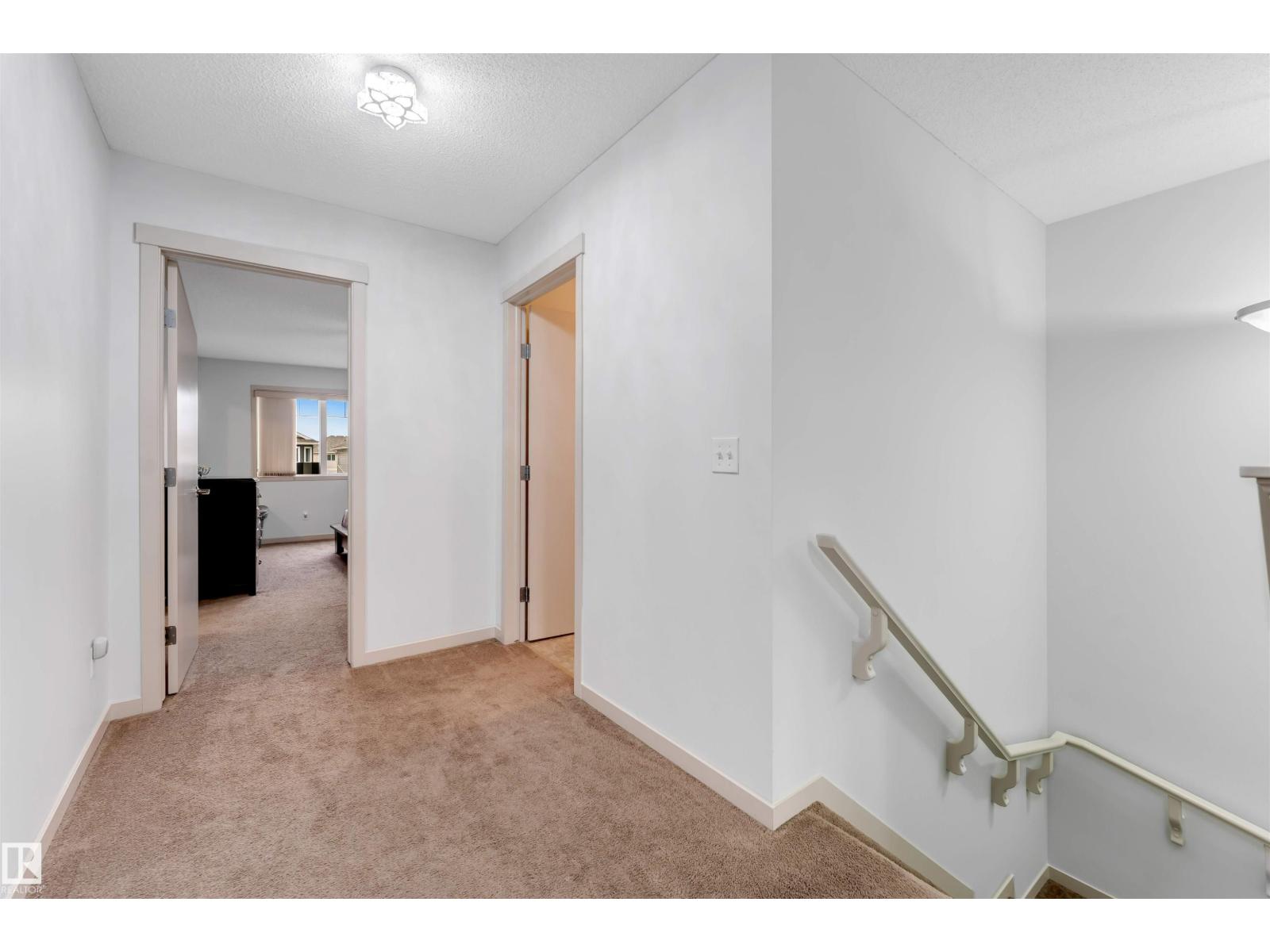 3048 16 AV NW, Edmonton