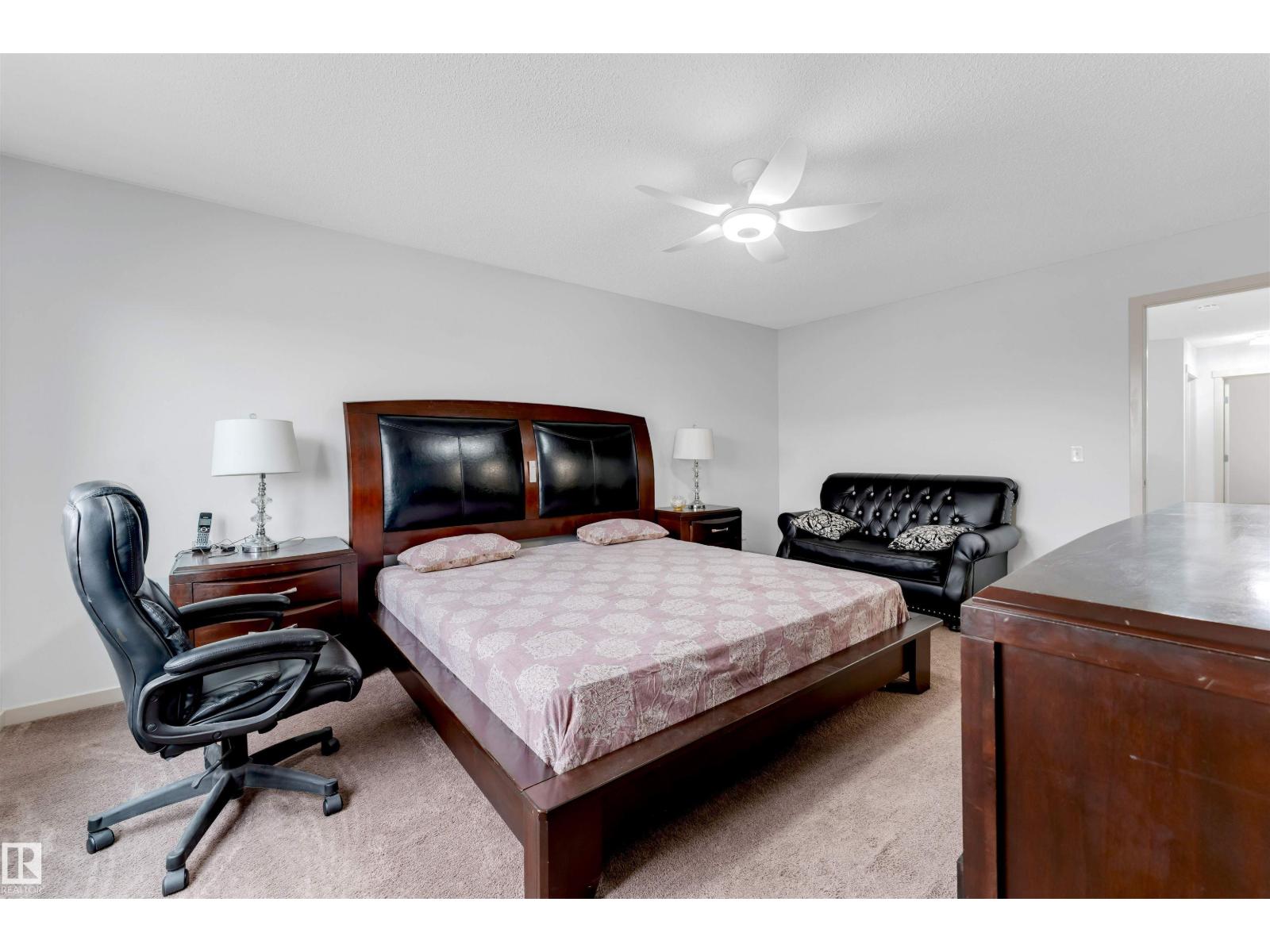 3048 16 AV NW, Edmonton