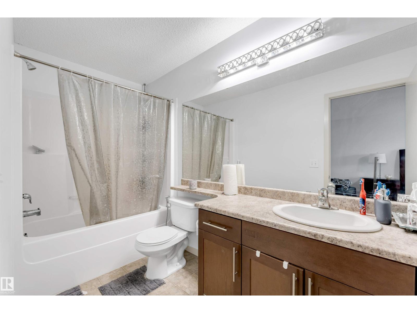3048 16 AV NW, Edmonton