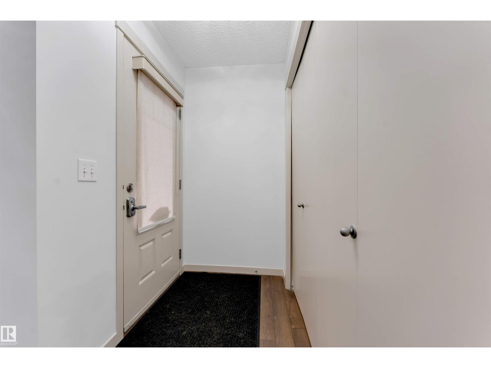 3048 16 AV NW, Edmonton