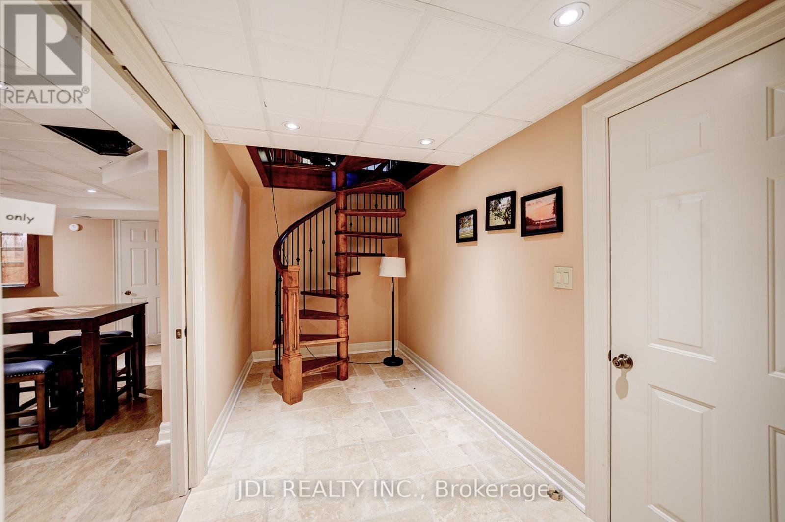 2033 NIAGARA RIVER PARKWAY - 35