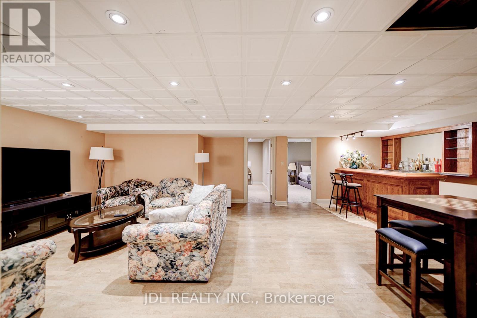 2033 NIAGARA RIVER PARKWAY - 36