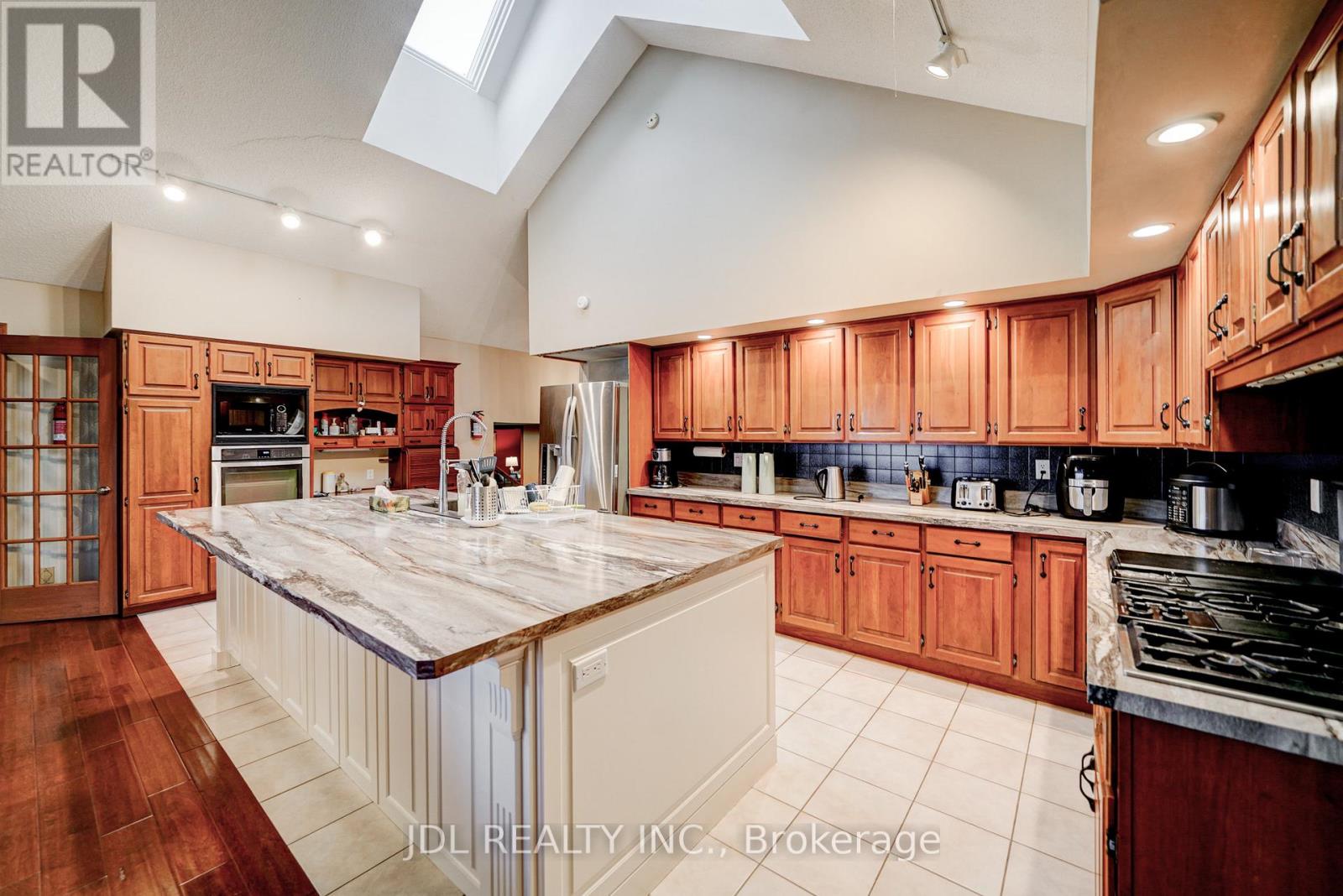 2033 NIAGARA RIVER PARKWAY - 8