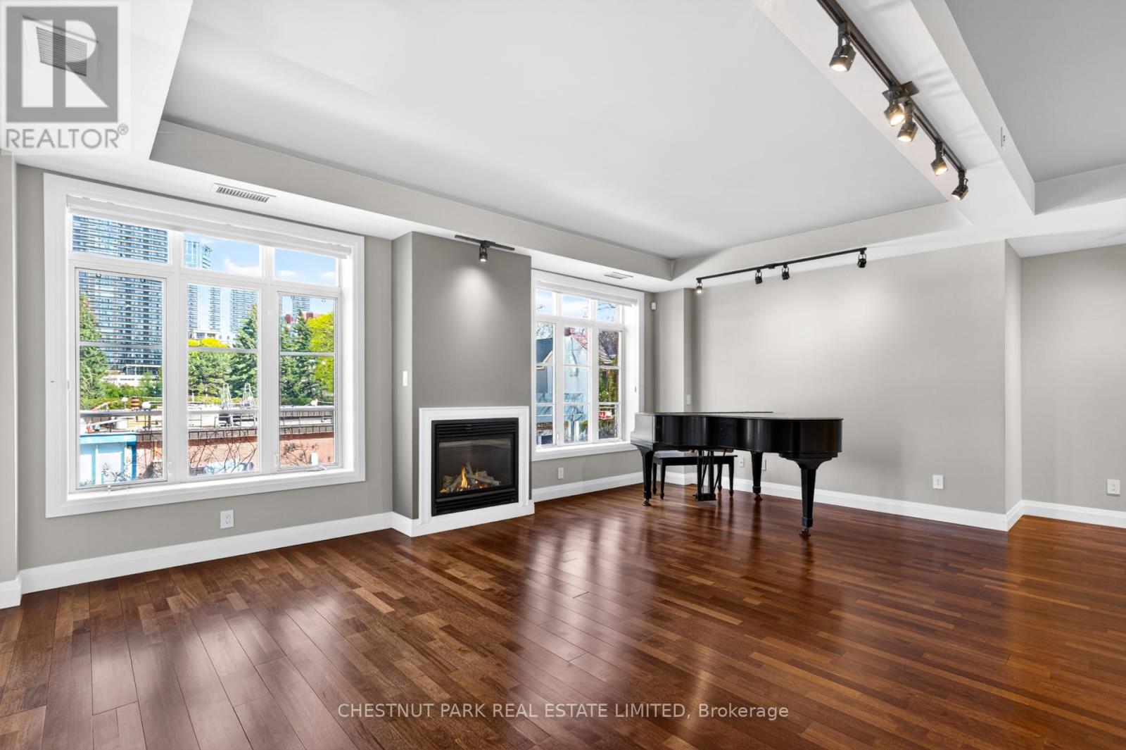 #203 21 SHAFTESBURY AVENUE - 15