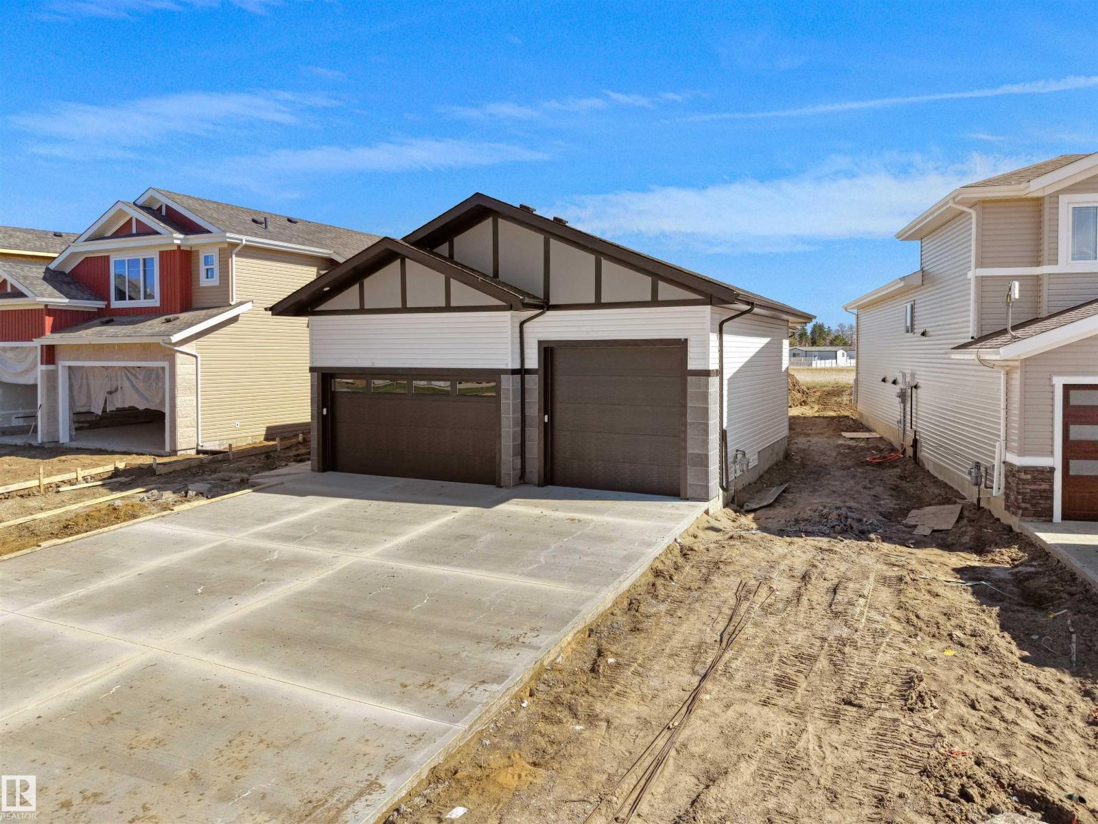 5225 47 Ave - 1