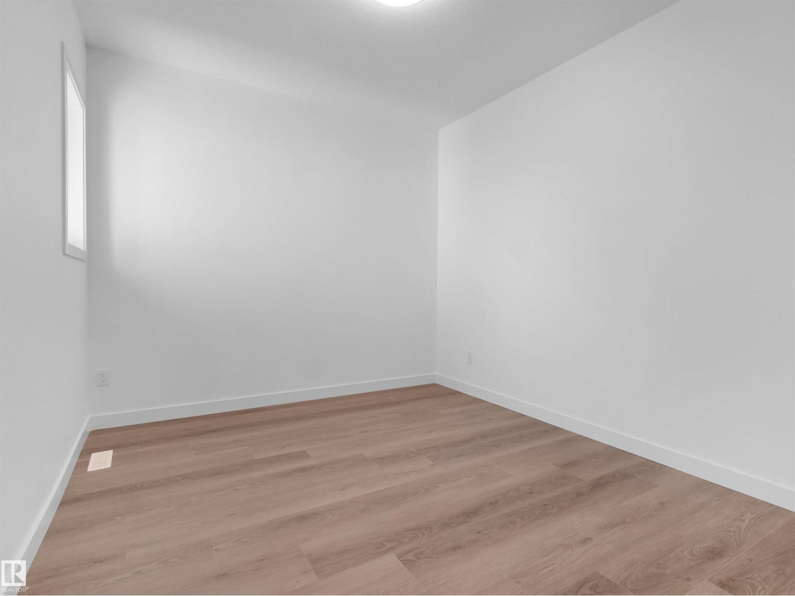 5225 47 Ave - 11