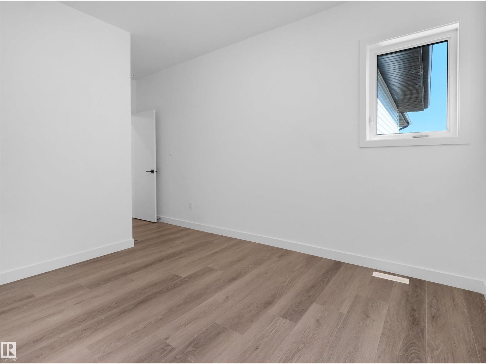 5225 47 Ave - 12