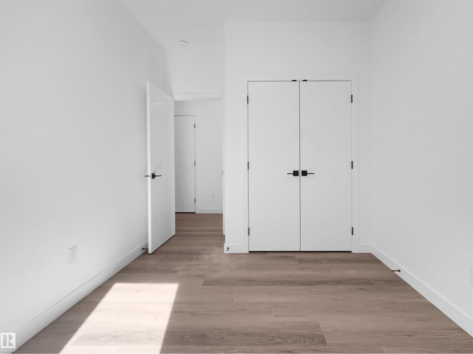 5225 47 Ave - 15
