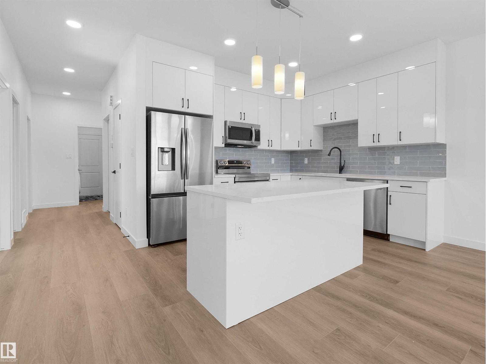5225 47 Ave - 17