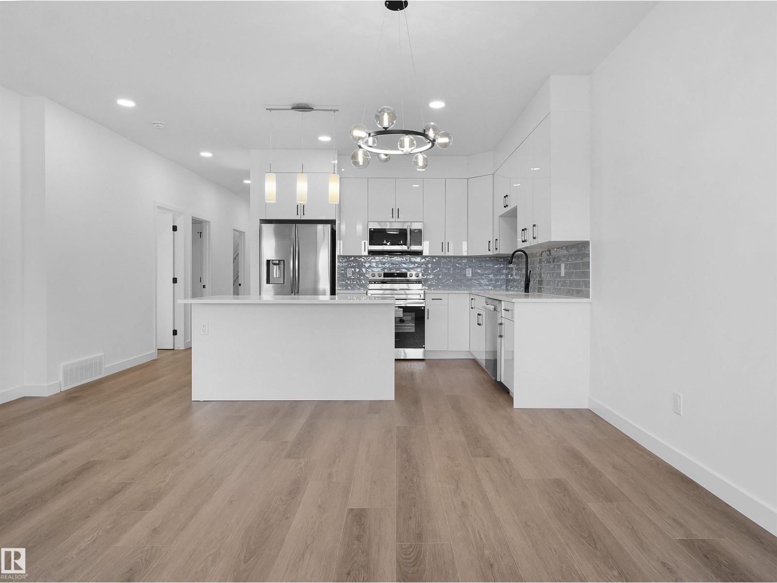 5225 47 Ave - 22