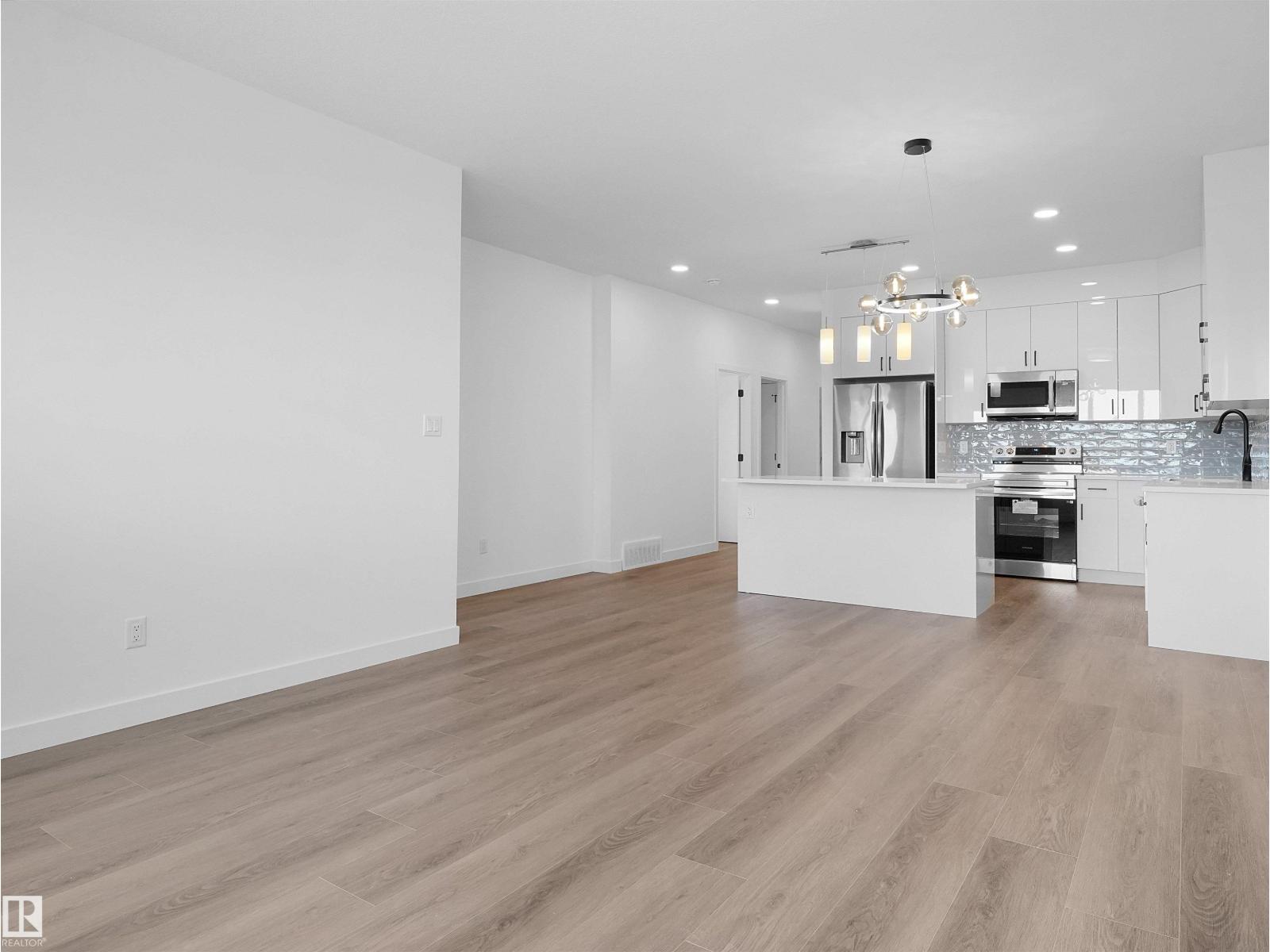 5225 47 Ave - 23