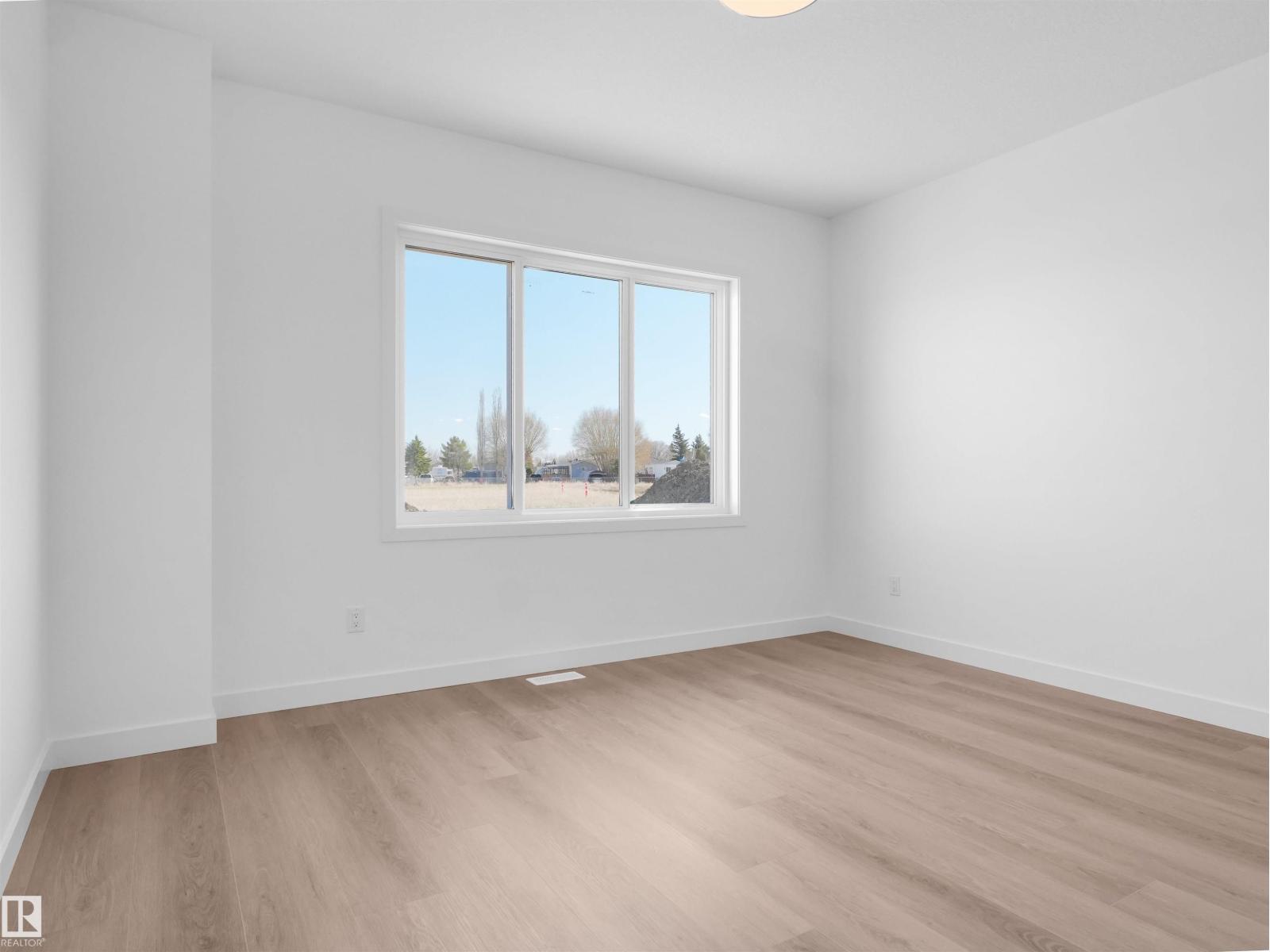 5225 47 Ave - 24