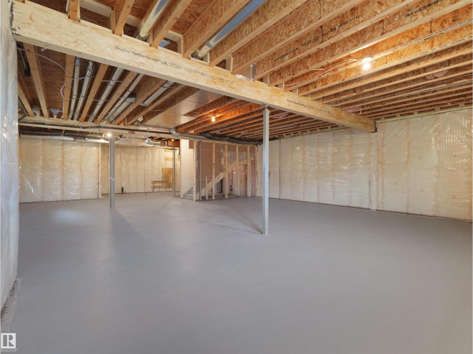 5225 47 Ave - 32