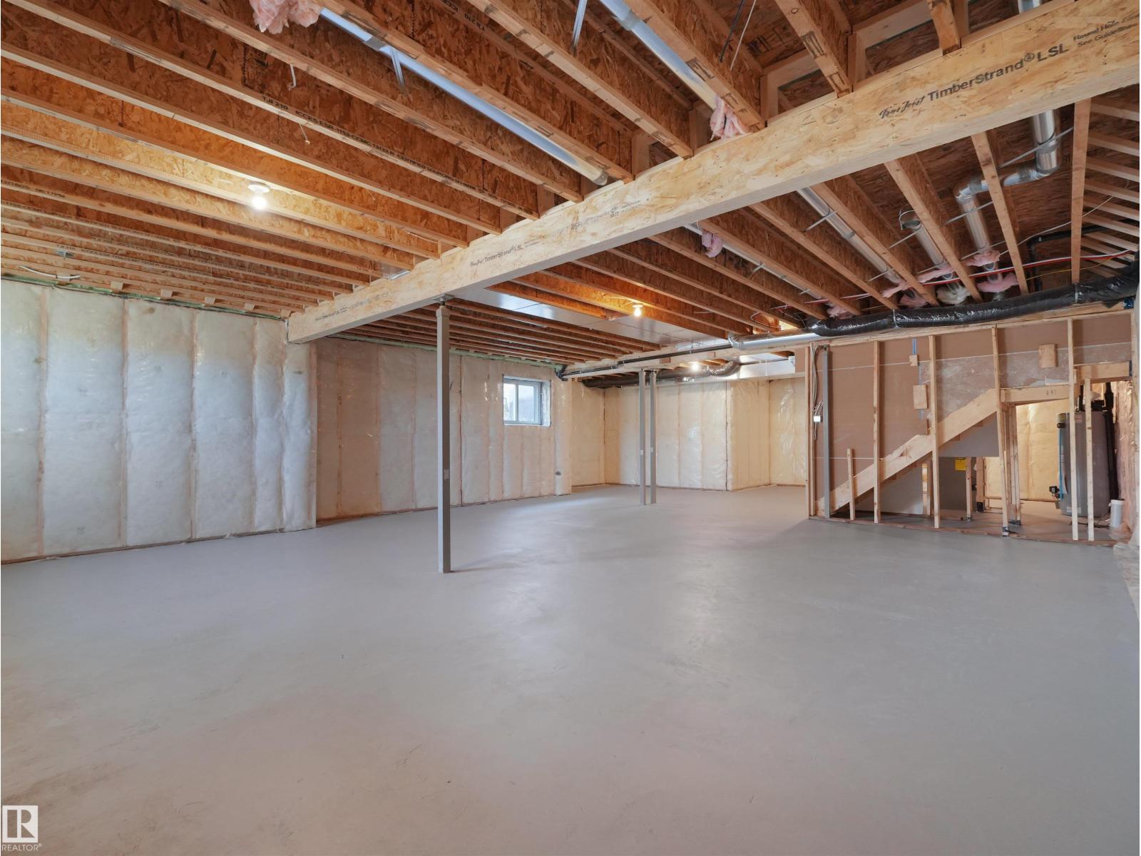 5225 47 Ave - 33