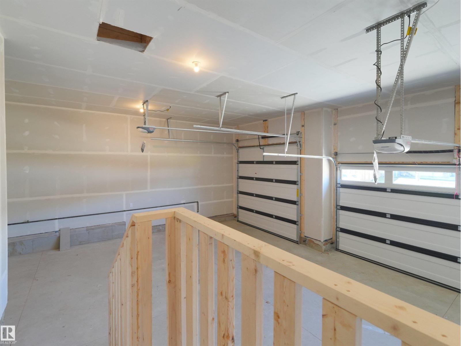 5225 47 Ave - 35