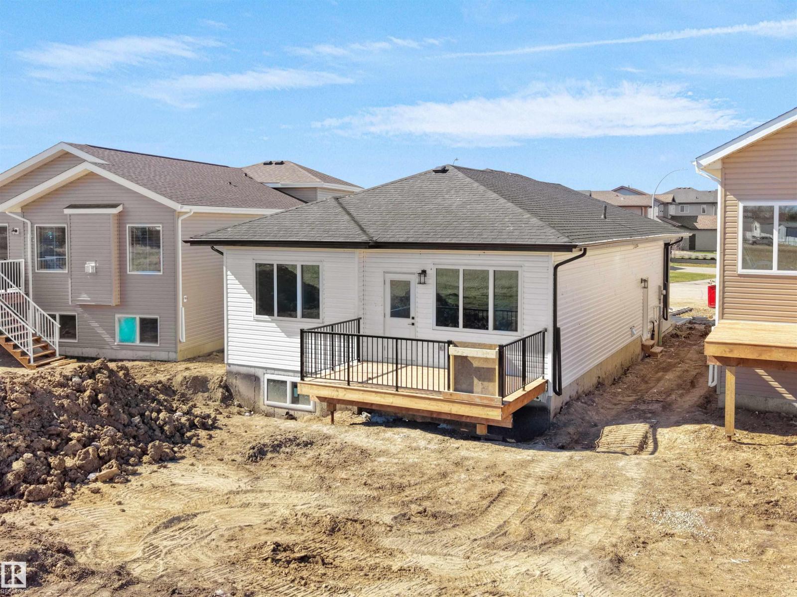 5225 47 Ave - 39