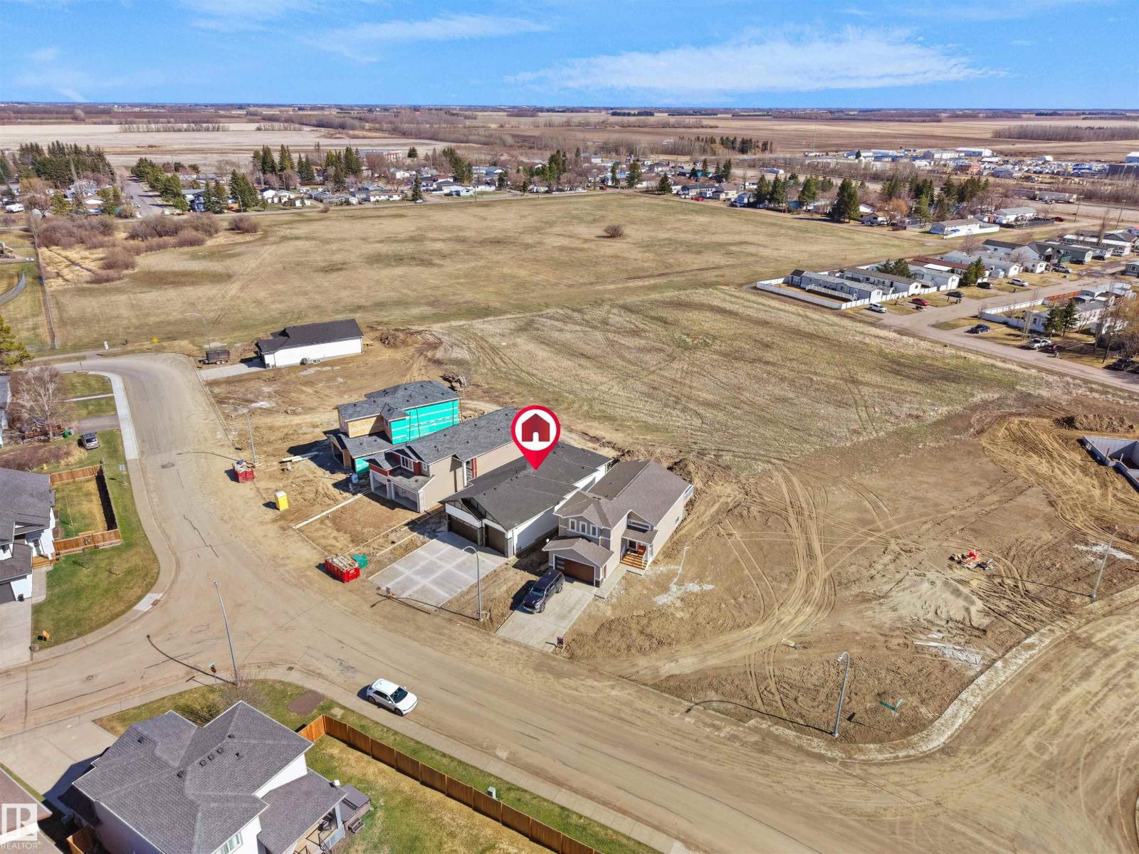 5225 47 Ave - 42