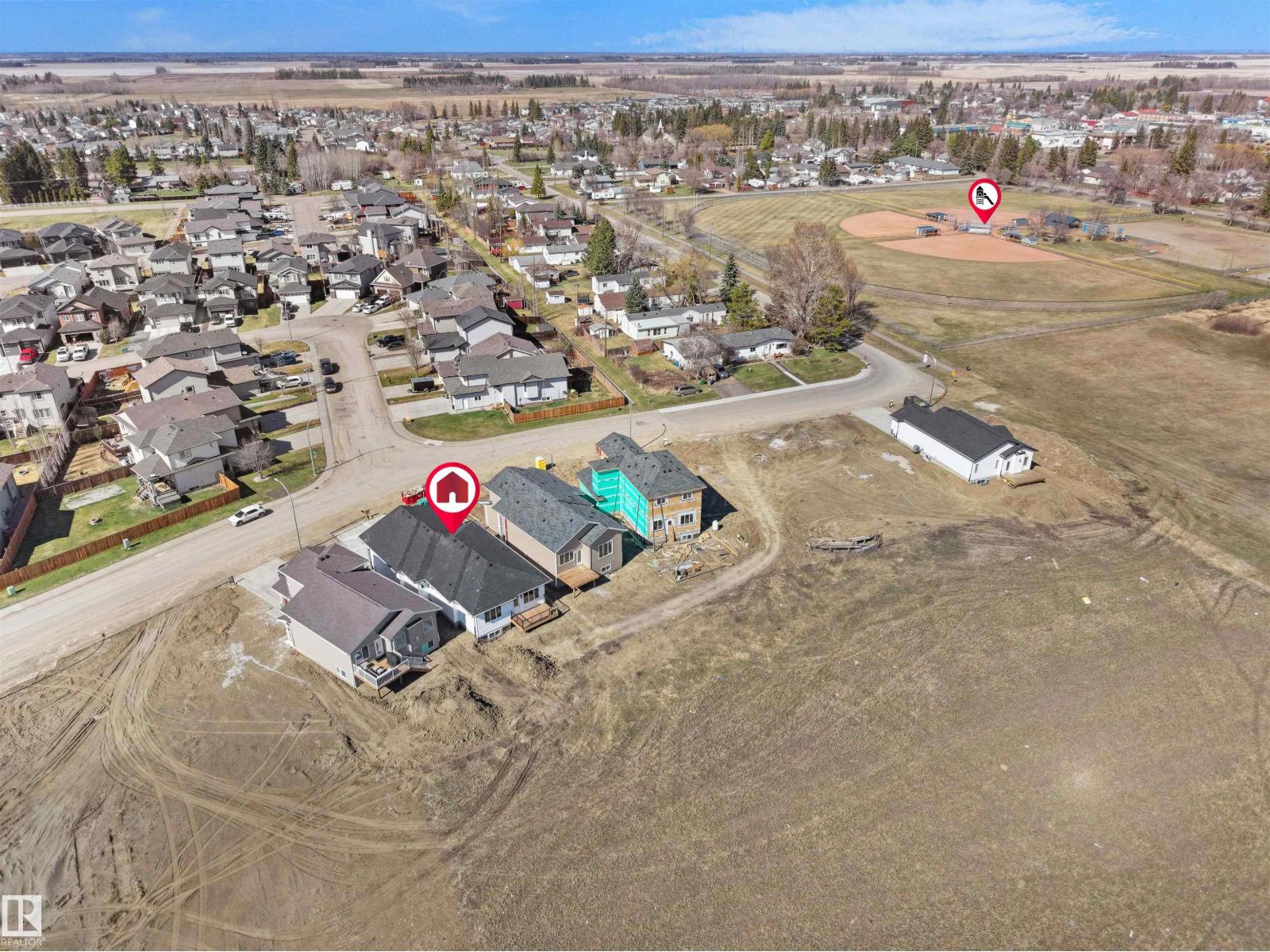 5225 47 Ave - 44