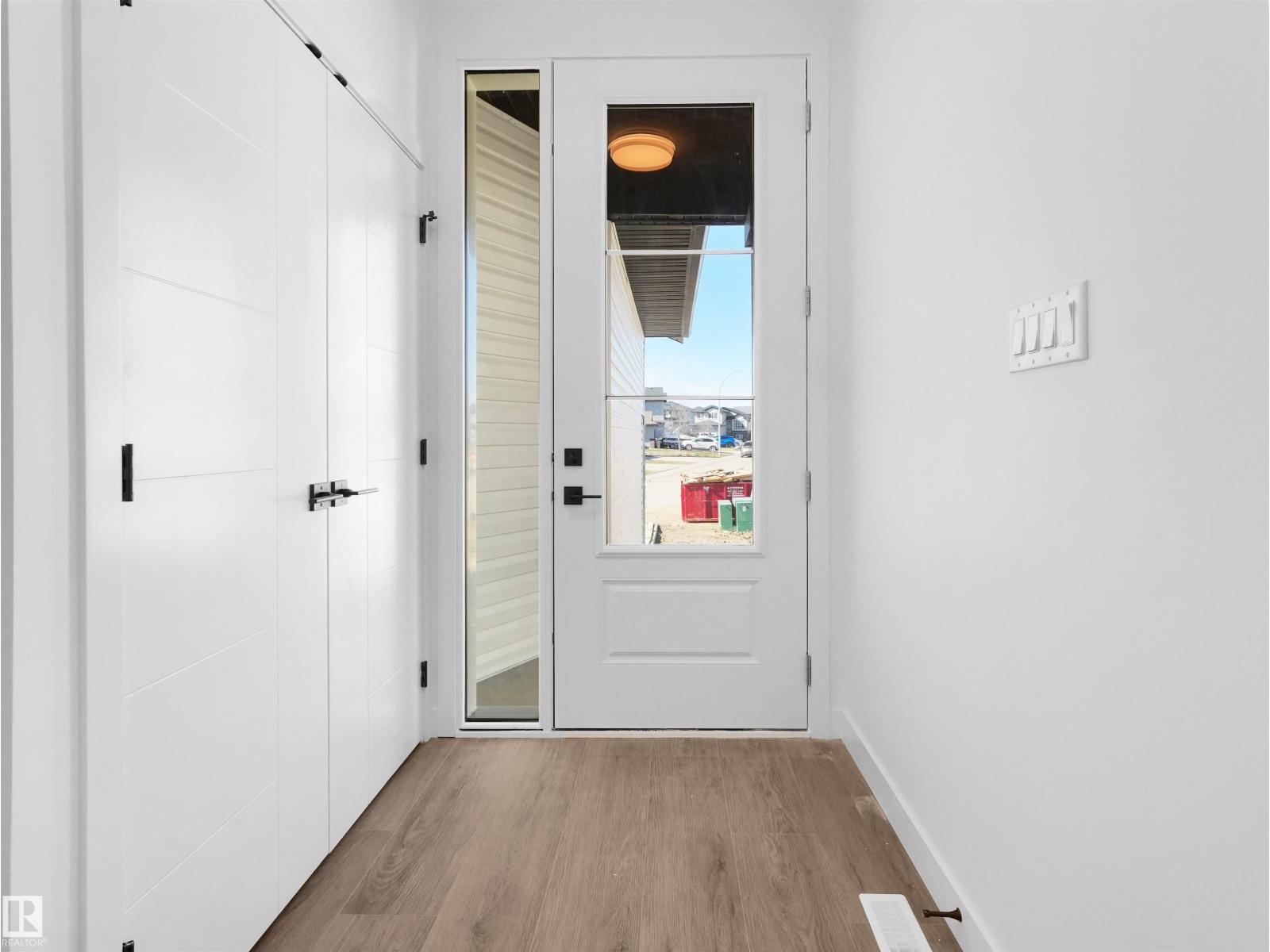 5225 47 Ave - 5