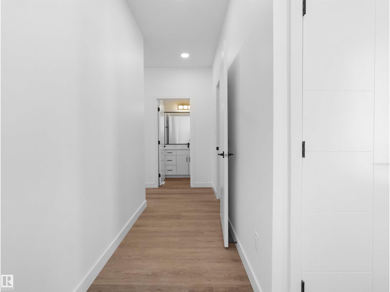 5225 47 Ave - 6