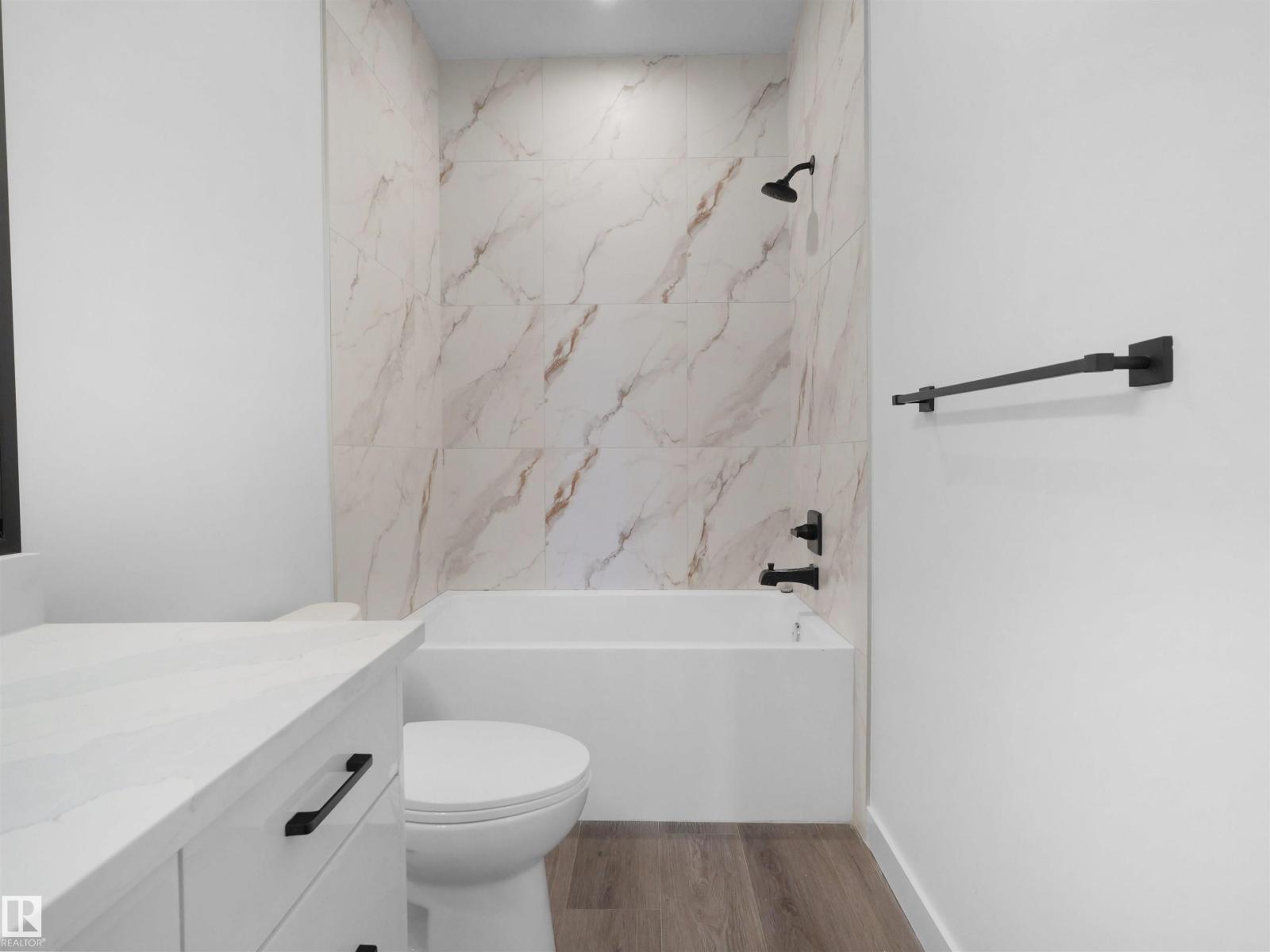 5225 47 Ave - 8