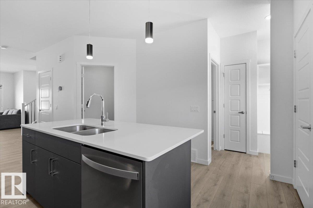 3323 ERLANGER BN NW, Edmonton