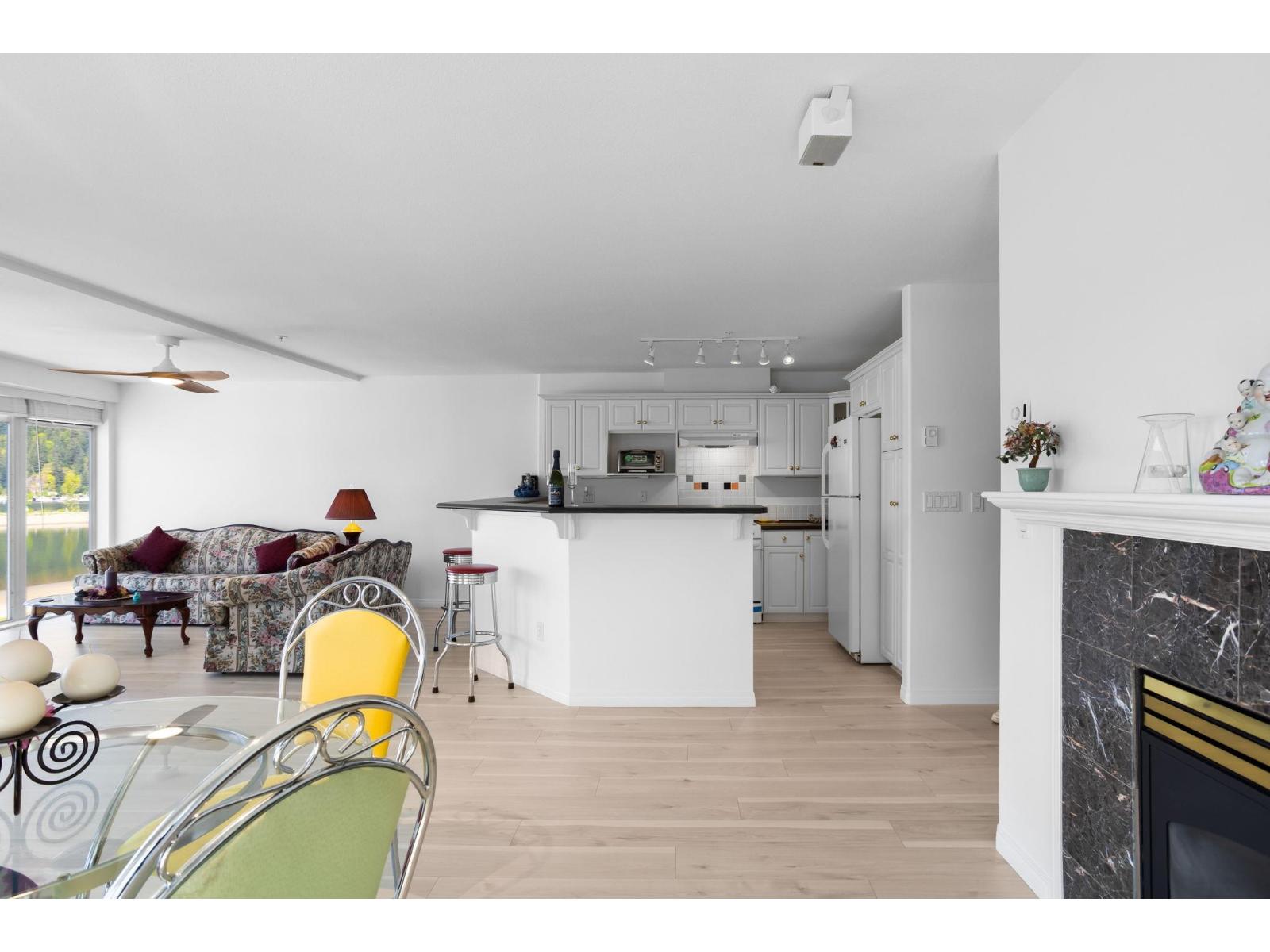 315 328 ESPLANADE AVENUE, Harrison Hot Springs, Harrison Hot Springs