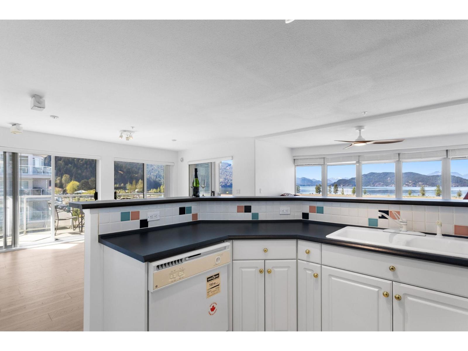 315 328 ESPLANADE AVENUE, Harrison Hot Springs, Harrison Hot Springs