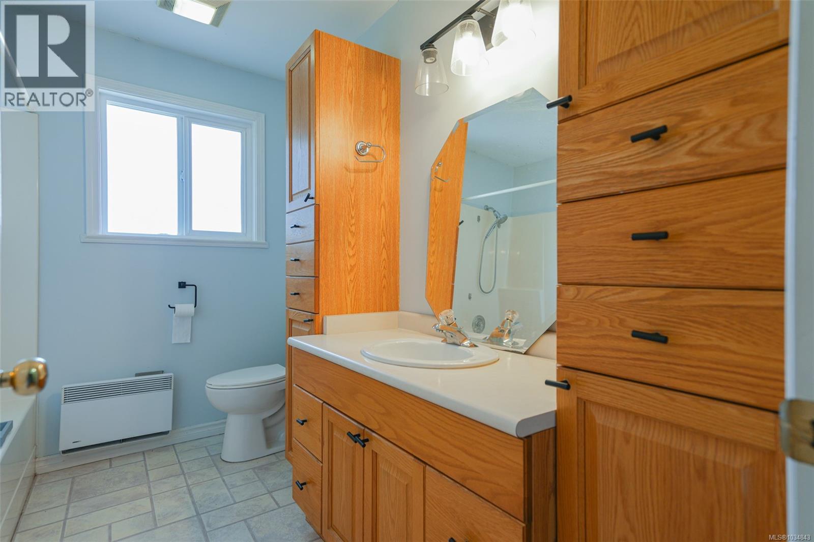 4594 Alwyn St - 23